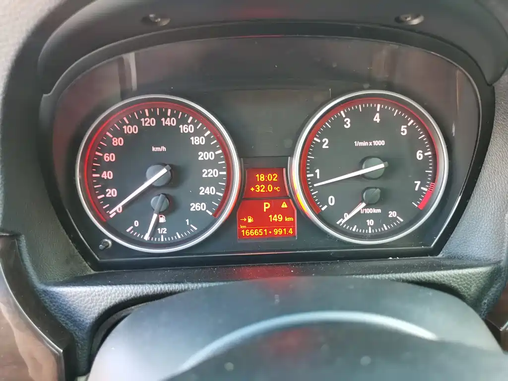 BMW 3 Series 2010 — фото 15