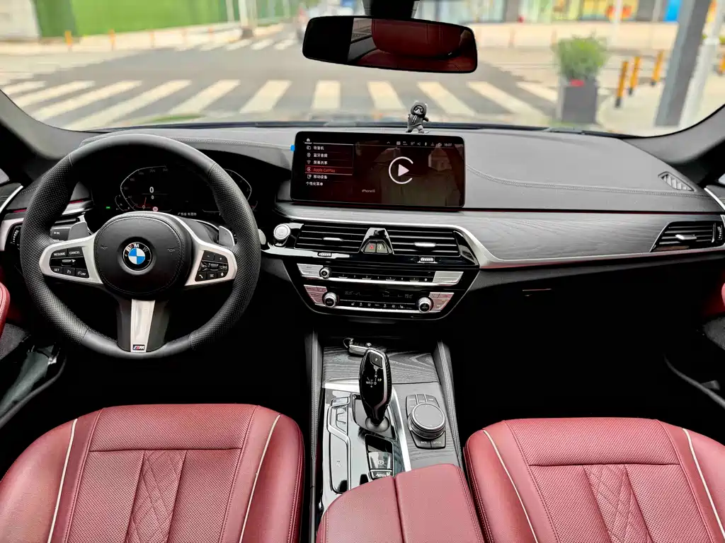 BMW 5 Series 2021 — фото 9
