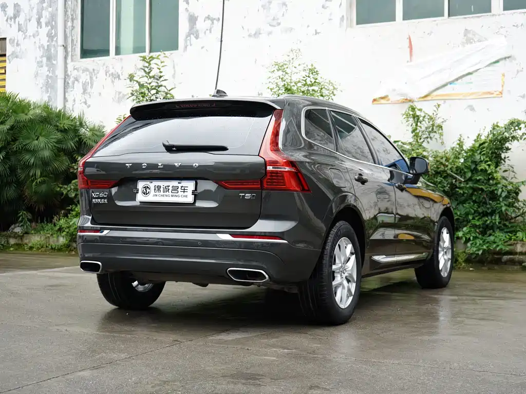 Volvo XC60 2021 — фото 9