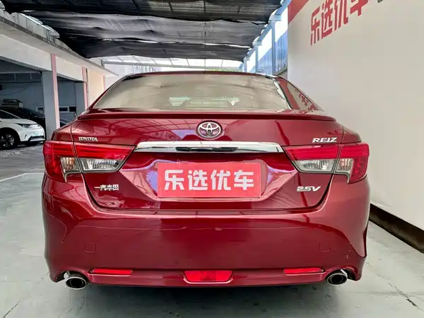 Toyota Reiz 2015
