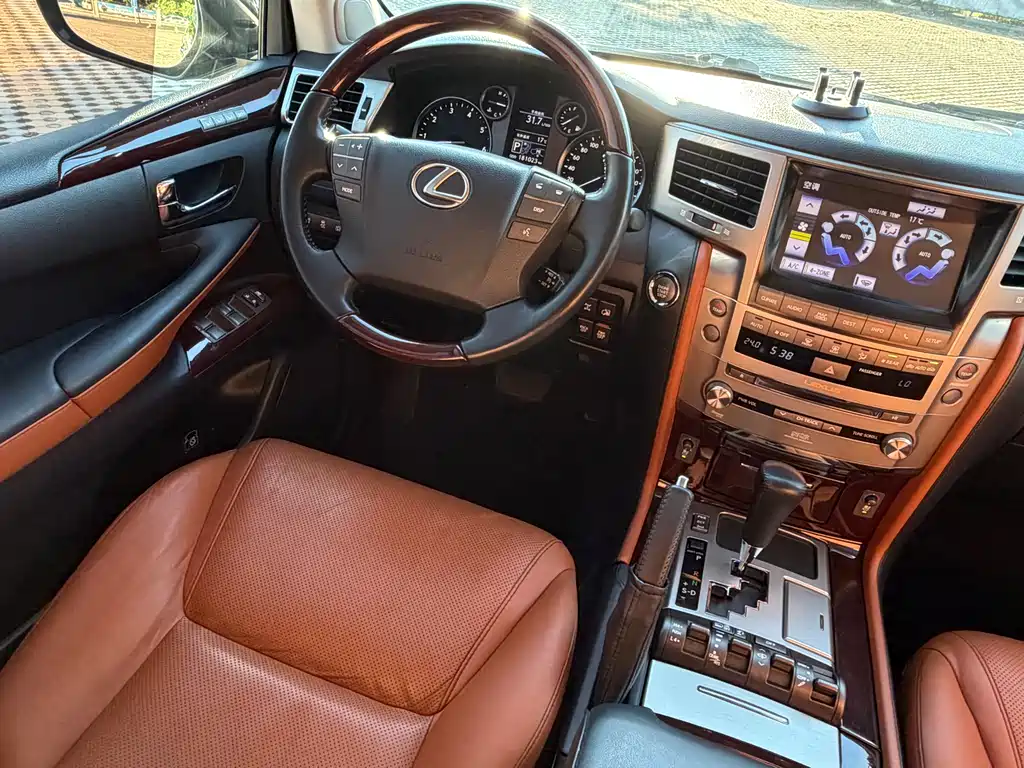 Lexus LX 2013 — фото 16