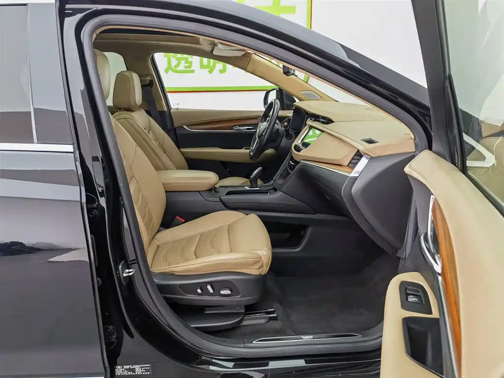 Cadillac XT5 2017 — фото 23