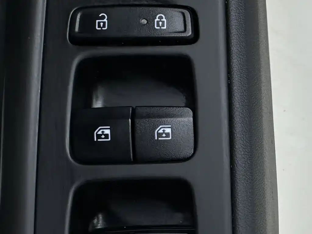 Hyundai Elantra 2023 — фото 17
