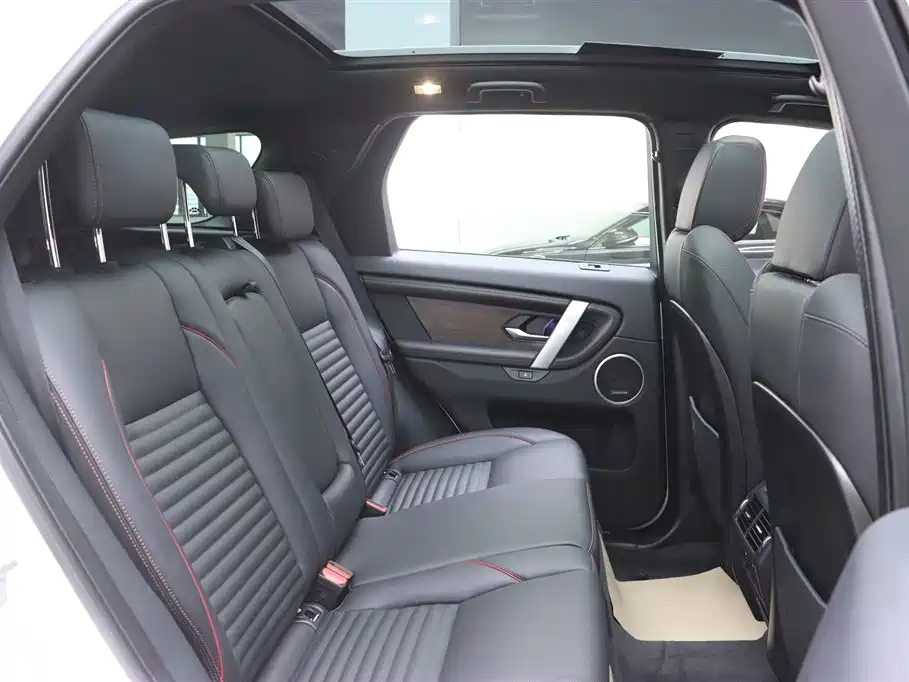 Land Rover Discovery Sport 2023 — фото 17