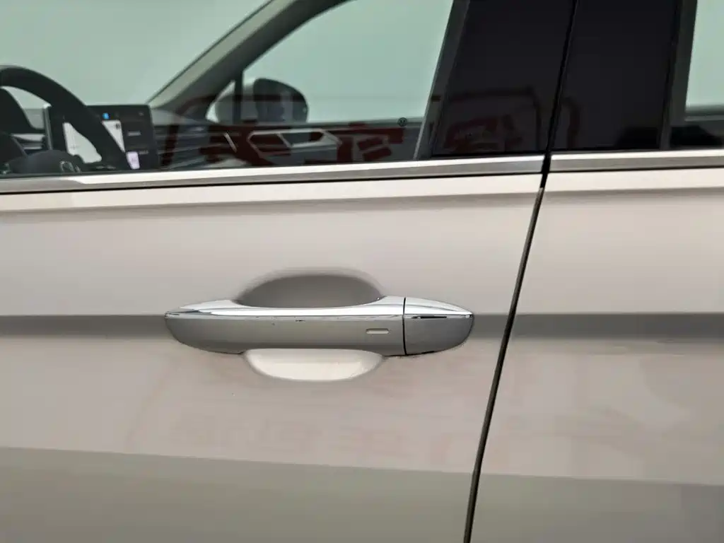 Volkswagen Tiguan L 2023 — фото 18