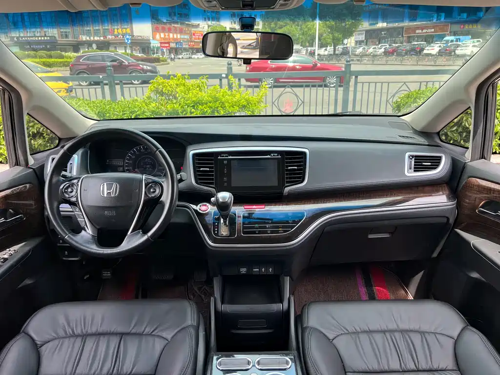 Honda Odyssey 2015 — фото 9