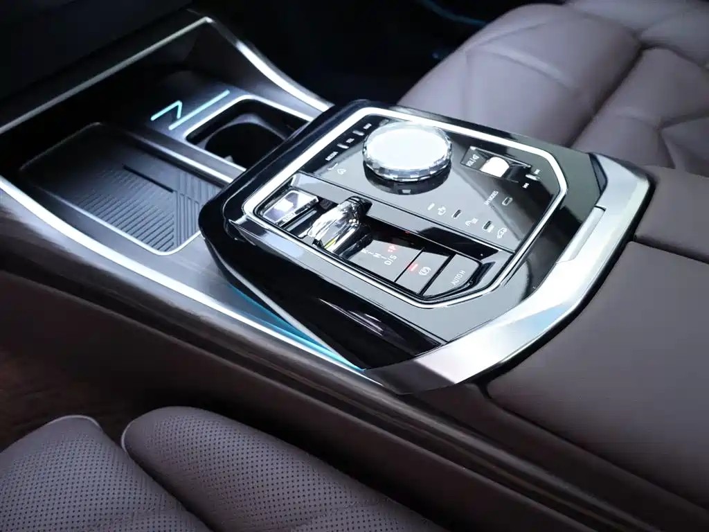 BMW 7 Series 2024 — фото 12