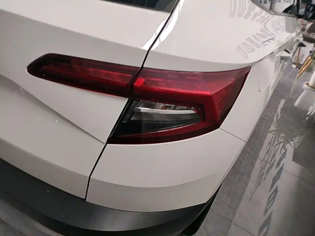 Skoda Karoq 2021 — фото 8