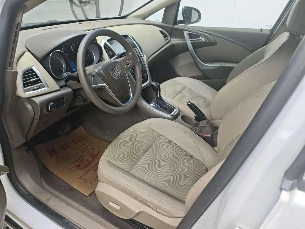 Buick Excelle 2013 — фото 13