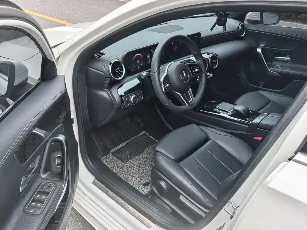 Mercedes-Benz A-Class 2023 — фото 6