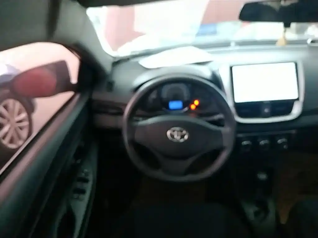 Toyota Yaris L 2018 — фото 11