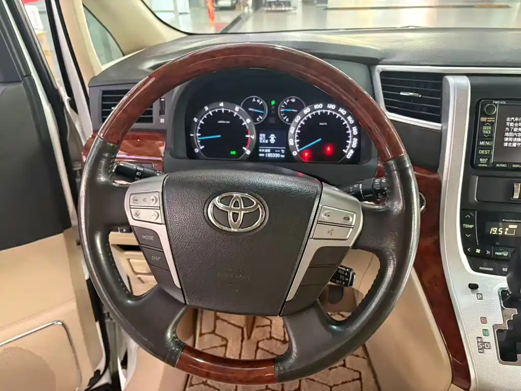 Toyota Alphard 2011 — фото 13