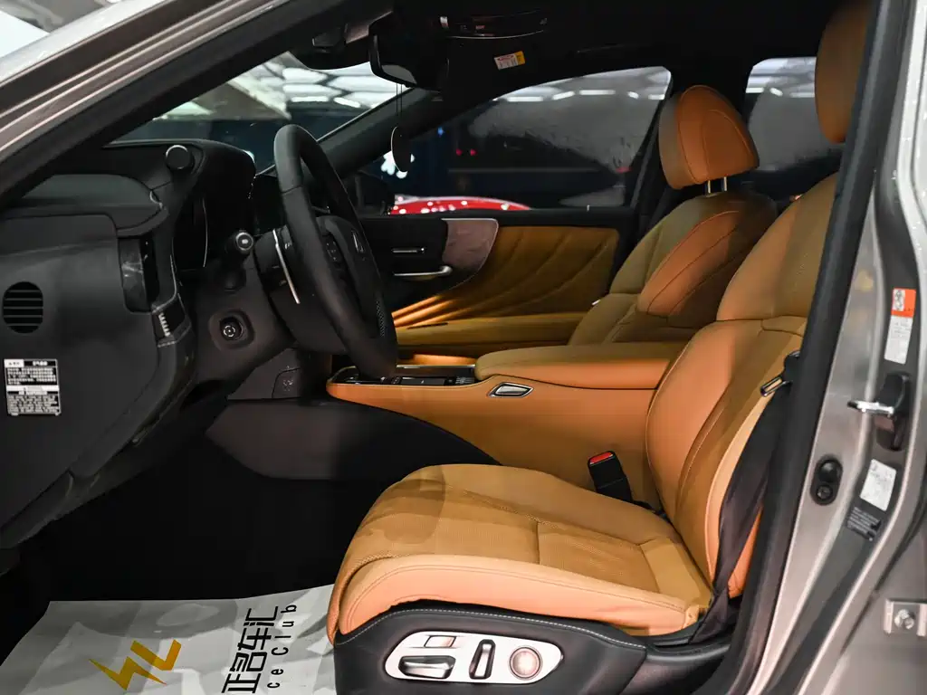 Lexus LS 2021 — фото 11