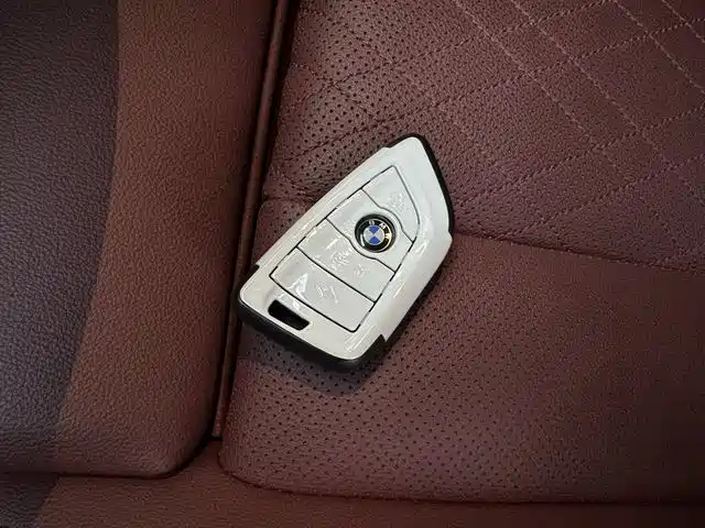 BMW 3 Series 2023 — фото 18