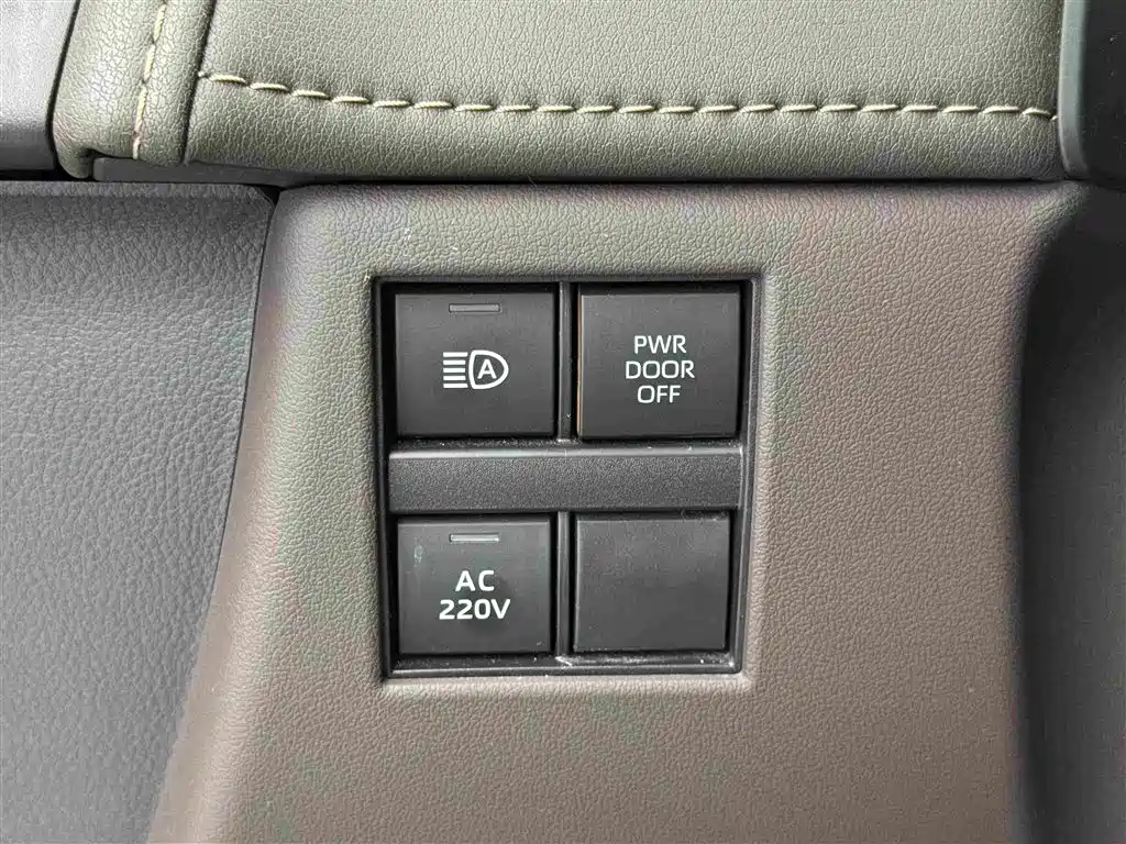 Toyota Alphard 2024 — фото 22