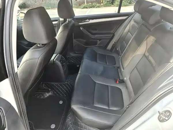 Volkswagen Sagitar 2018
