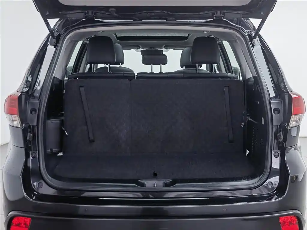 Toyota Highlander 2022 — фото 16