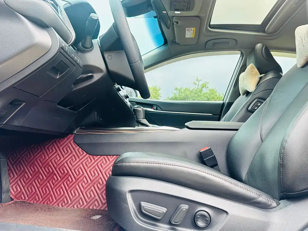 Toyota Camry 2018 — фото 10