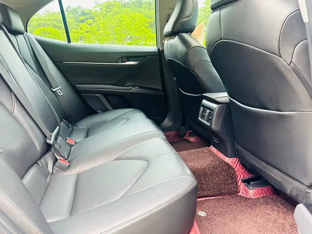 Toyota Camry 2018 — фото 13