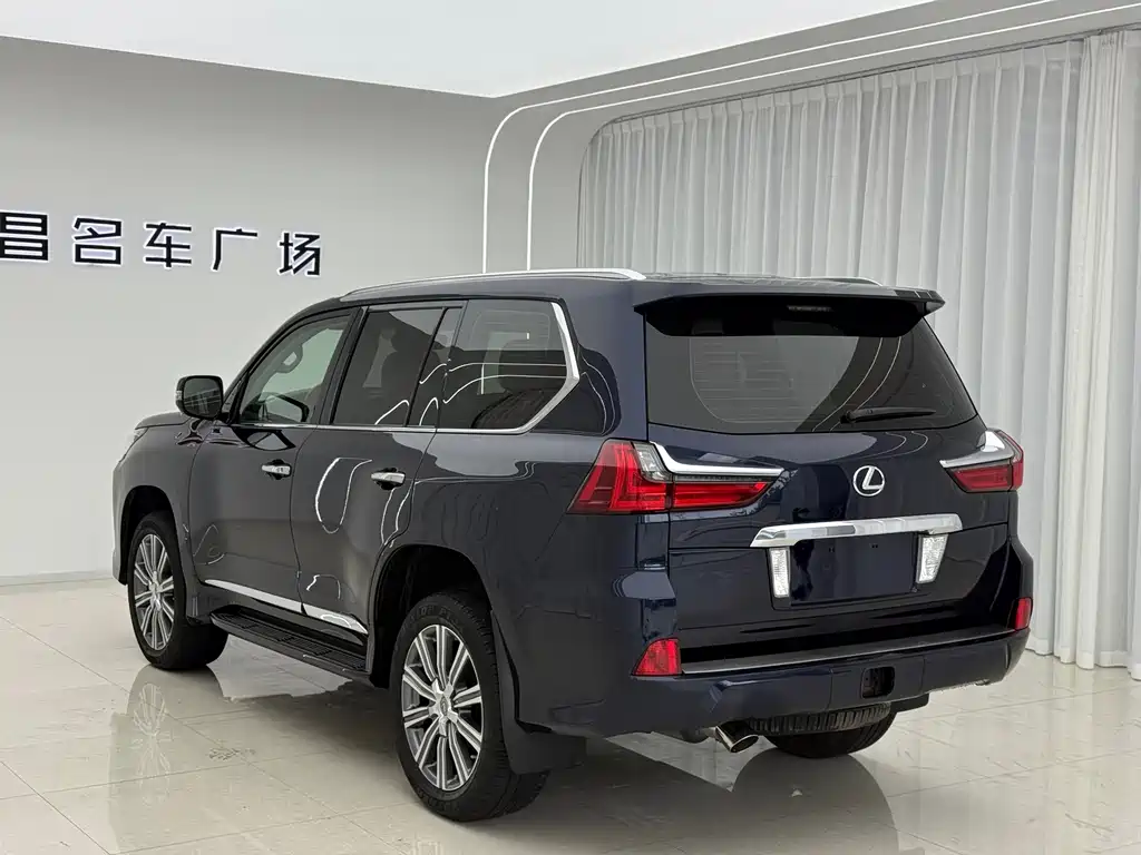 Lexus LX 2017 — фото 7