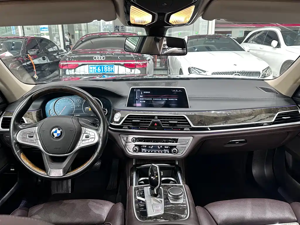 BMW 7 Series 2017 — фото 6