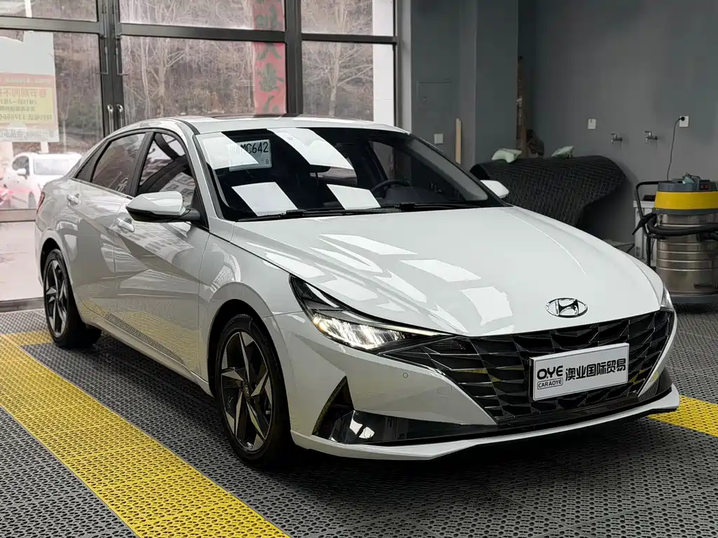 Hyundai Elantra 2022 — фото 3
