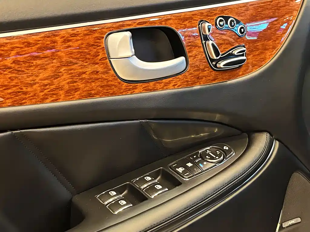 Hyundai Equus 2013 — фото 12