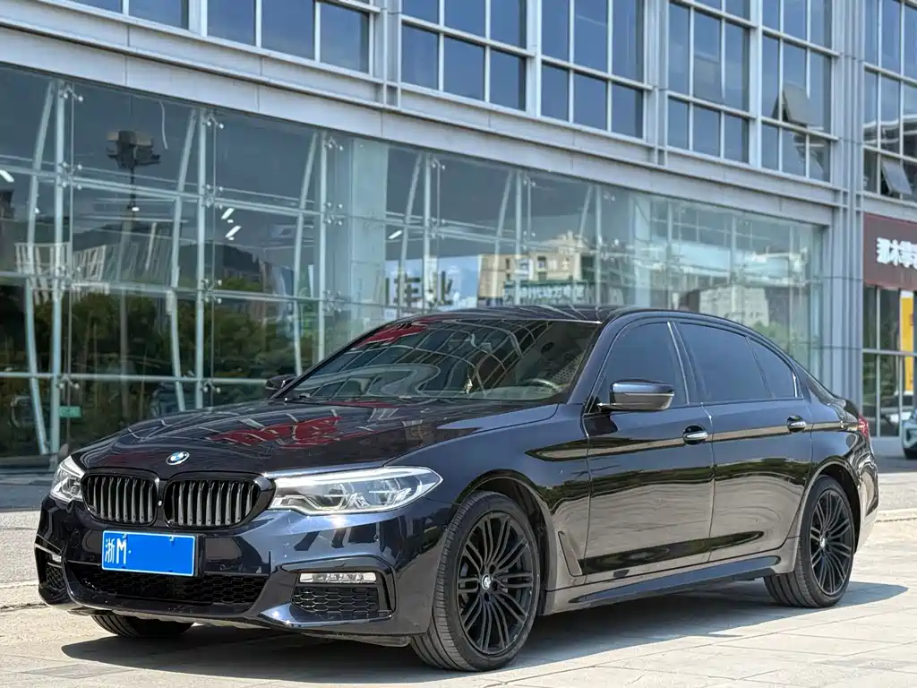 BMW 5 Series 2018 — фото 1