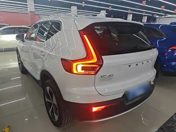 Volvo XC40 2025