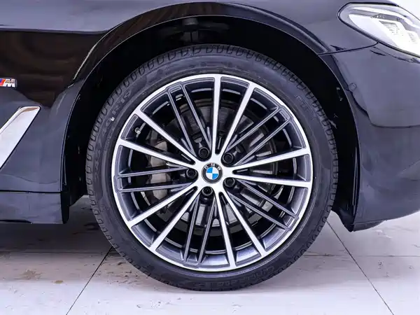 BMW 5 Series 2021
