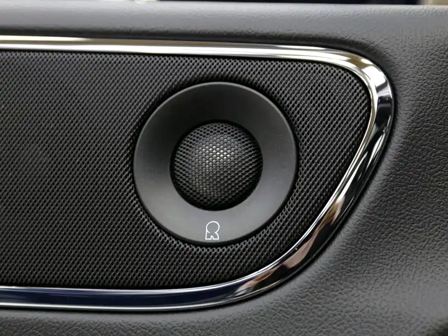Lincoln Continental 2020 — фото 15