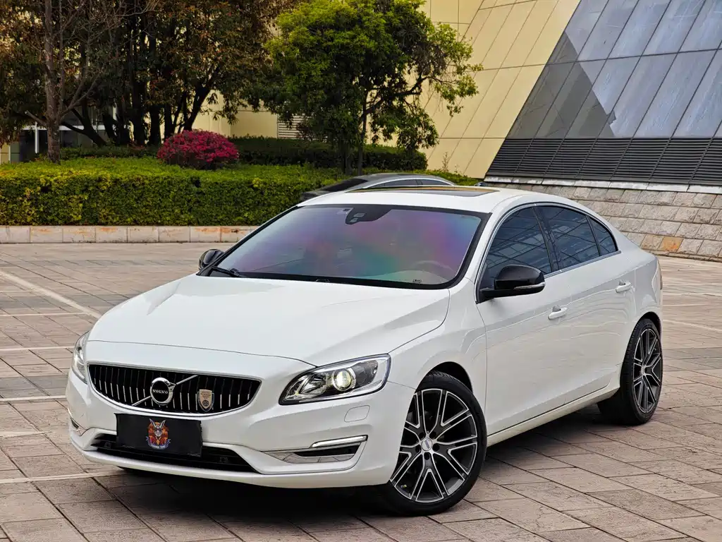 Volvo S60 2020 — фото 1