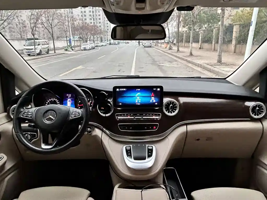 Mercedes-Benz V-Class 2023 — фото 13