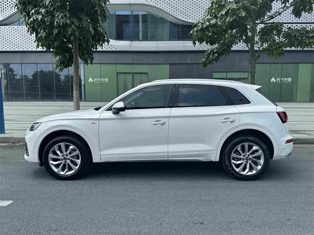 Audi Q5L 2021 — фото 10