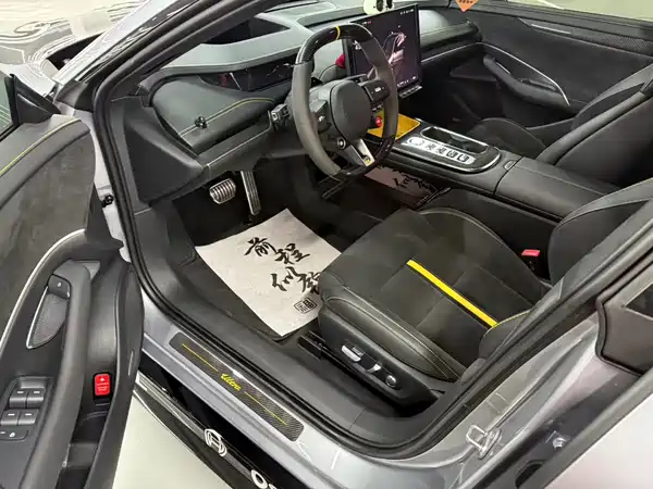 Xiaomi SU7 Ultra 2025