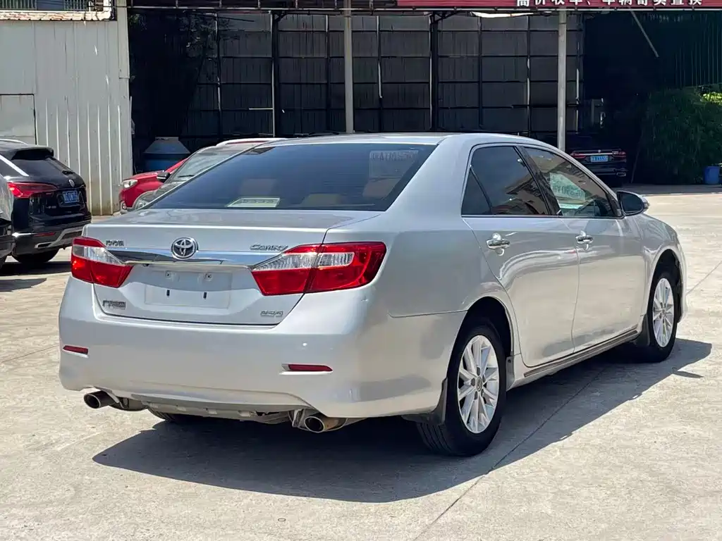 Toyota Camry 2012 — фото 8