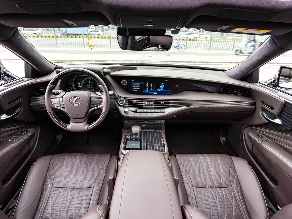Lexus LS 2019 — фото 13