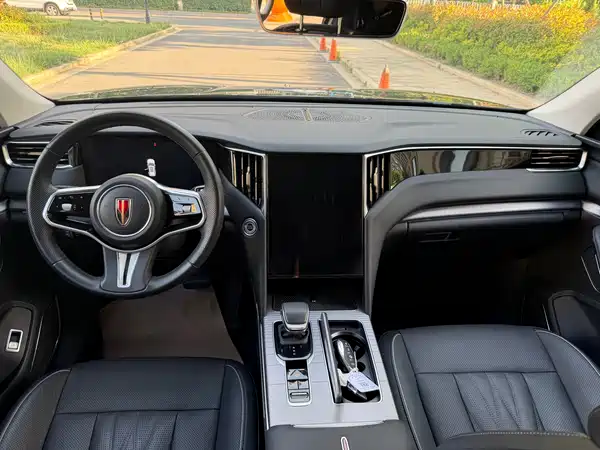 Hongqi HS7 PHEV 2024