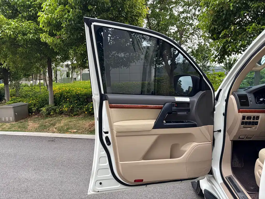 Toyota Land Cruiser 2015 — фото 25