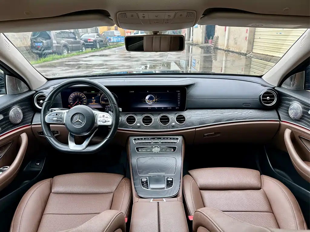 Mercedes-Benz E-Class 2019 — фото 12