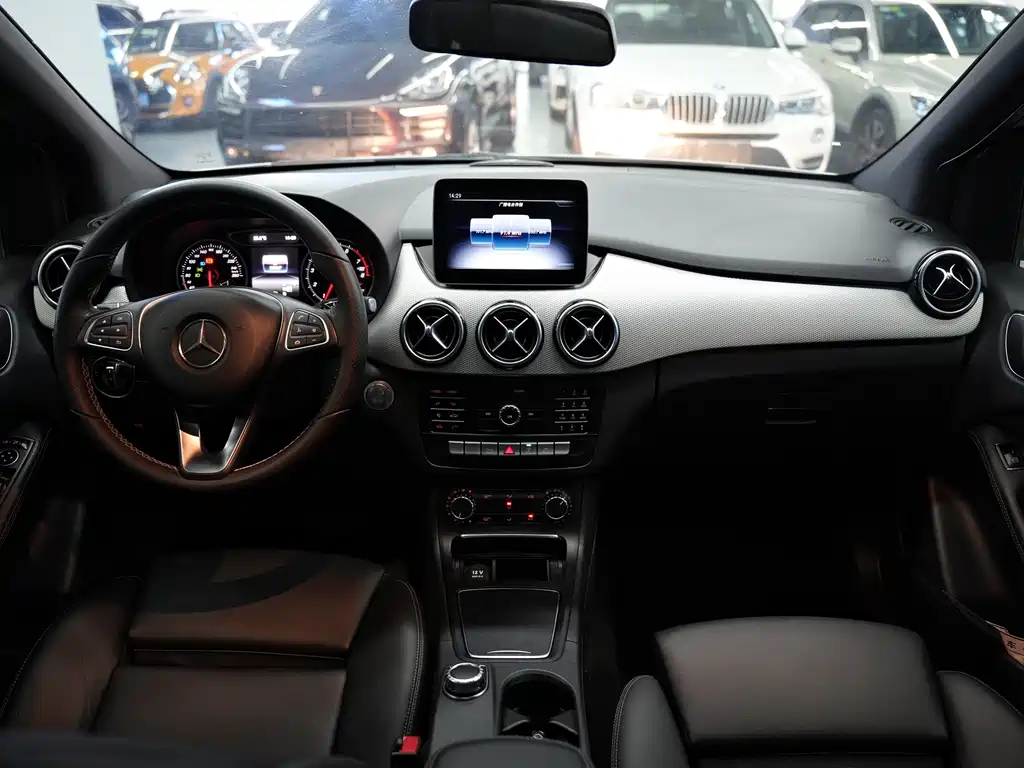 Mercedes-Benz B-Class 2018 — фото 16