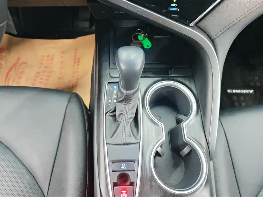 Toyota Camry 2022 — фото 16