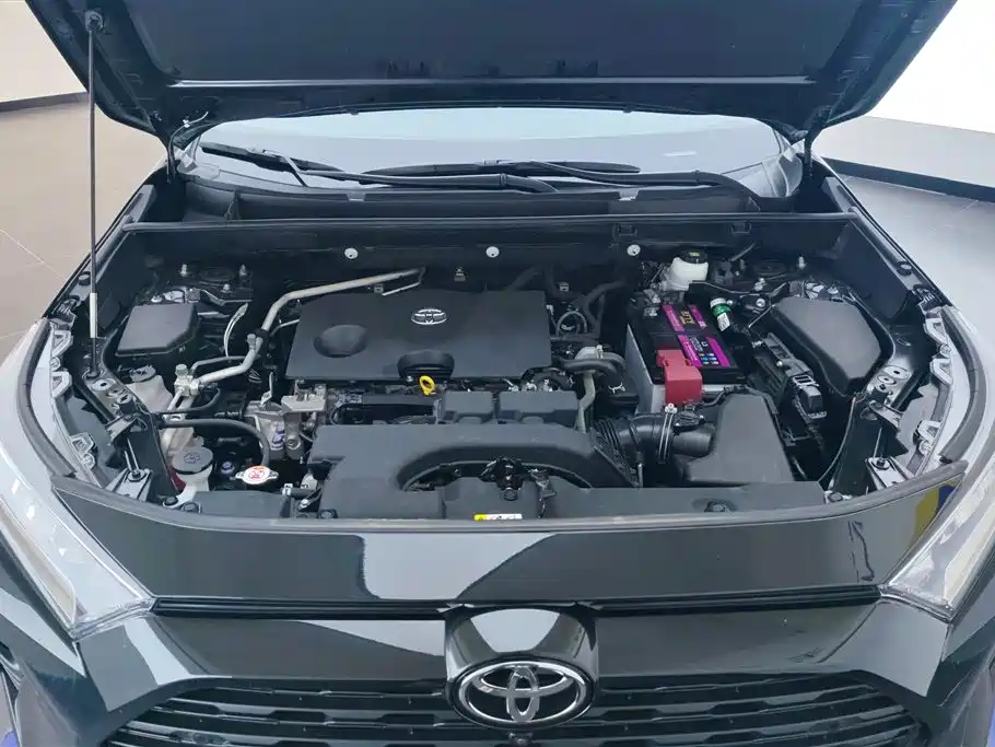 Toyota RAV4 2023 — фото 10