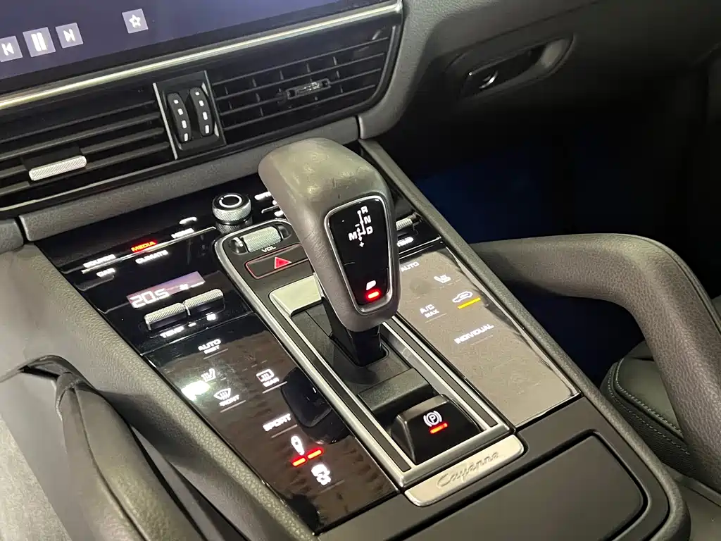Porsche Cayenne 2019 — фото 13
