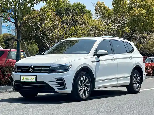 Volkswagen Tiguan L Plug-In Hybrid 2021