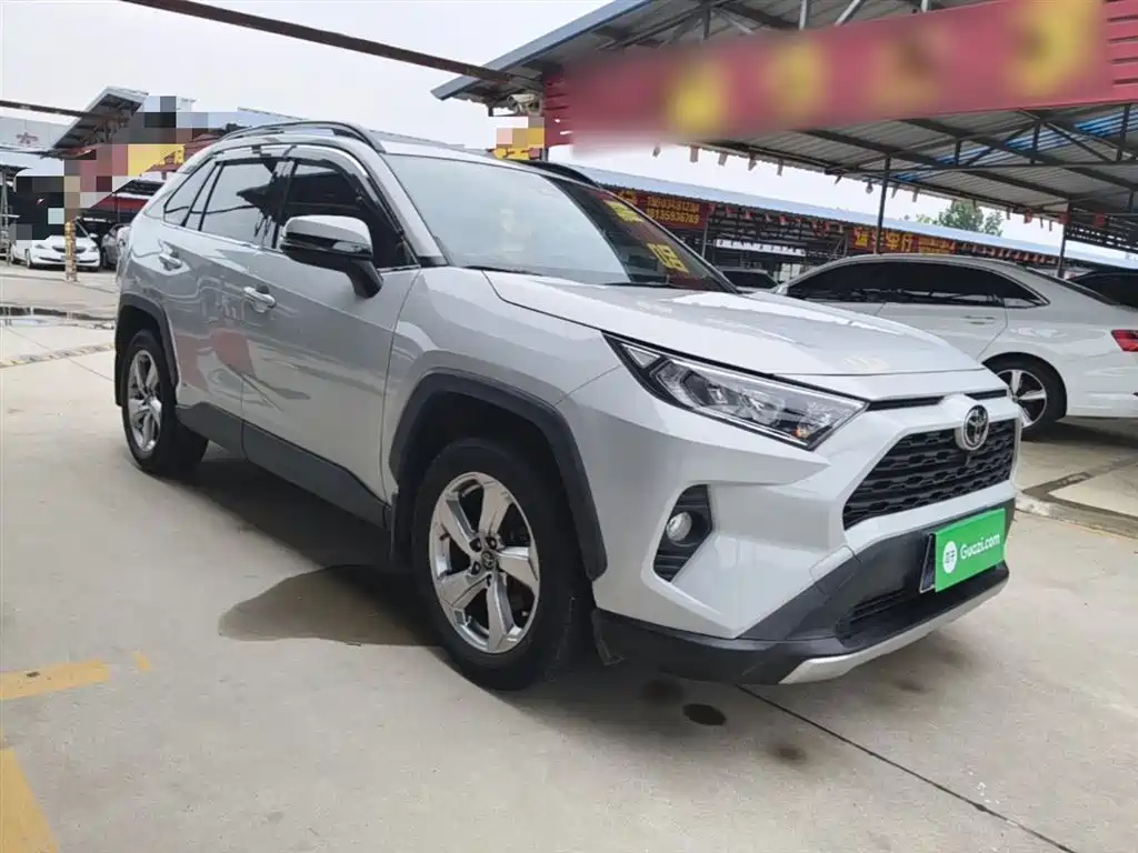 Toyota RAV4 2022 — фото 4
