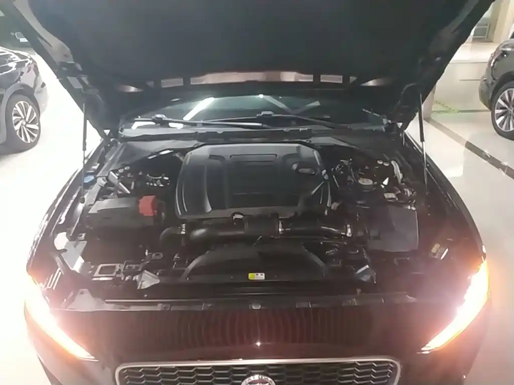 Jaguar XEL 2020 — фото 20
