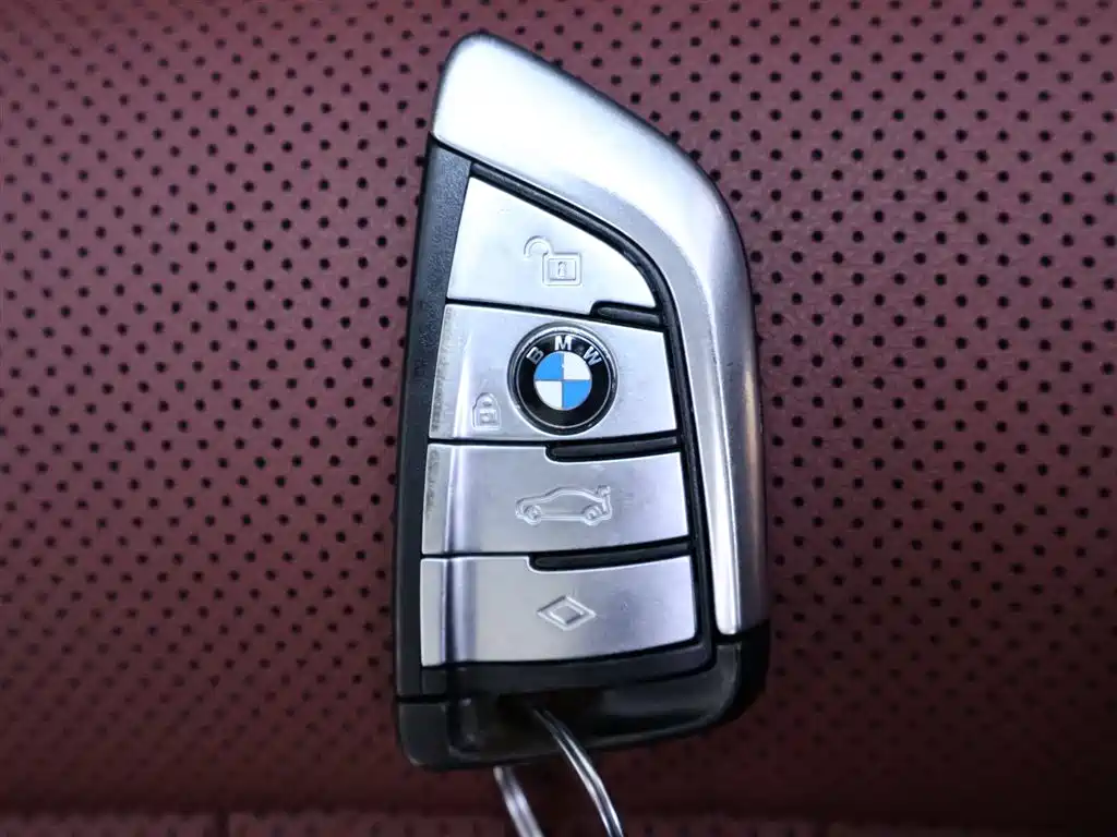 BMW 5 Series 2021 — фото 24