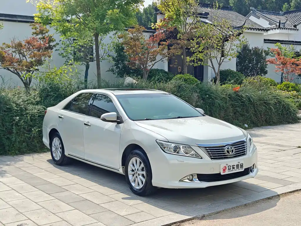 Toyota Camry 2014 — фото 3