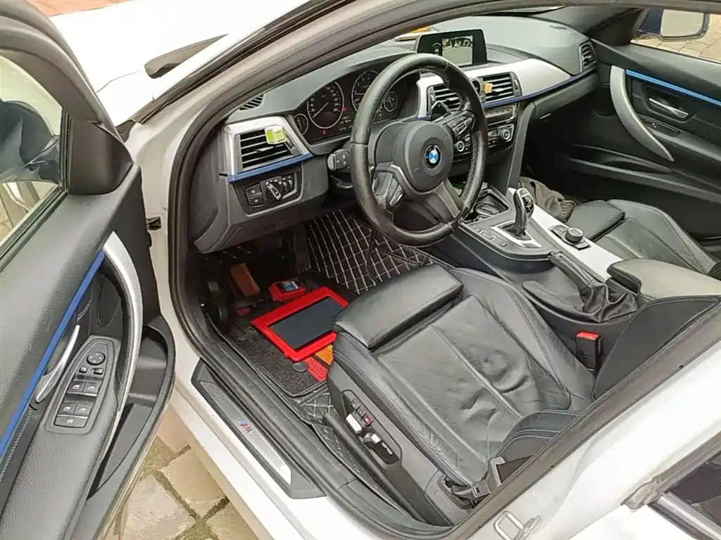 BMW 3 Series 2018 — фото 16